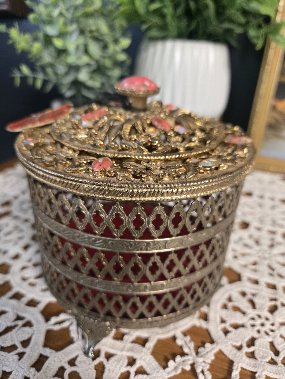Boutiques by Dafri Canadian Filigree Jewelry Box – Rhinestones & Red Velvet
